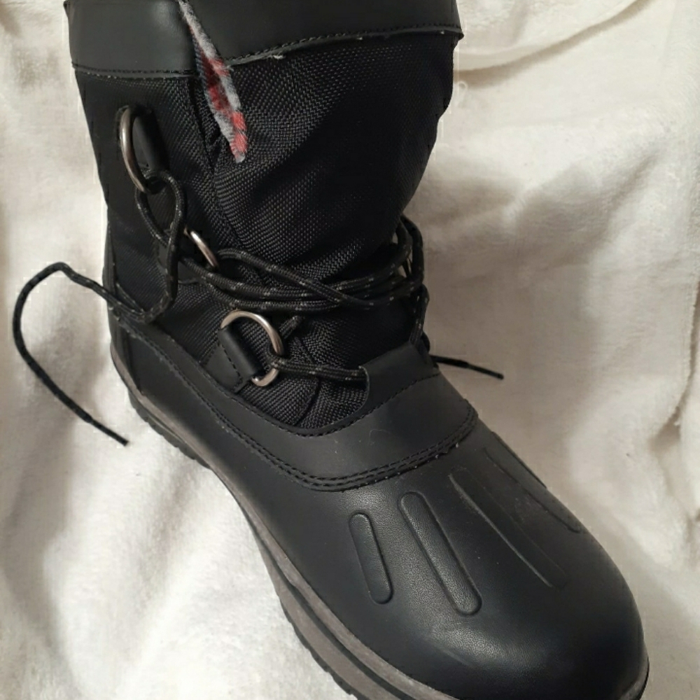 Bass boots